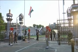 beating-retreat-ceremony-at-the-attari-wagah-border-on-number-independenceday