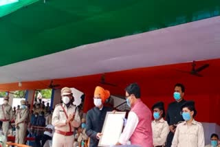 Corona Warriors honored on occasion of Independence Day in dhanbad, Independence Day, Corona Warriors honored in dhanbad, कोरोना वॉरियर्स को स्वतंत्रता दिवस के अवसर पर सम्मान, स्वतंत्रता दिवस, कोरोना वारियर्स को धनबाद में सम्मानित किया गया