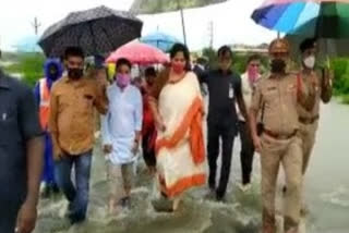 minister satyavathi rathod visit munneru stream in mahabubabad district