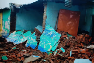 old houses collapsed in mahabubnagar jadcharla due to heavy rain