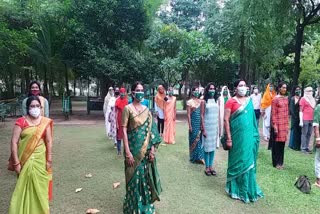 third-gender-community-celebrates-independence-day-at-collectorate-garden-in-raipur