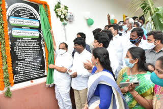 Minister Sankaranarayana inaugurated the Secretariat building at Rekulakunta