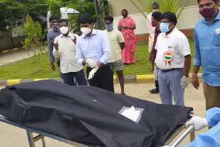 Deputy Collector who attended the cremation of vro who died with Corona