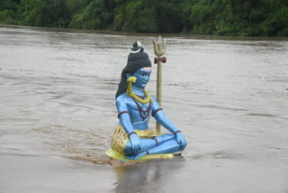 heavy water flow in lord shiva statue