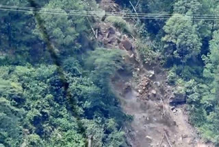 Heavy rain triggers landslide  Himachal Pradesh  landslide in Mandi  ഹിമാചല്‍ പ്രദേശിൽ മണ്ണിടിച്ചിൽ  രണ്ട് പേർ മരിച്ചു  ഷിംല  മണ്ഡി ജില്ല  മണ്ണിടിച്ചിൽ  ബാഡി പ്രദേശം  ഹനോഗി ക്ഷേത്രം  landslide HP  shimla  Himachal Pradesh rain  മഴ
