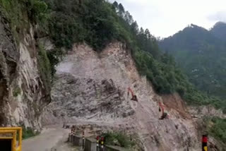 -kedarnath-highway-in-many-places