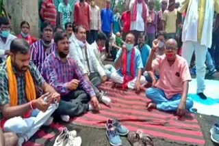 workers protest for compensation in ramgarh