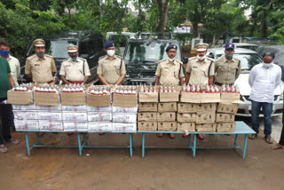 6 lakh rupees telangana liquor caught at guntur town bty seb officers