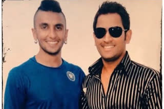 Ranveer Singh's 'gem of a photo' with his 'hero' MS Dhoni