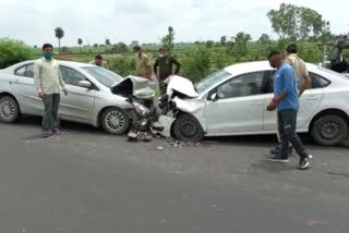 दो कारों की आमने-सामने भिड़ंत, Two cars collided face to face in baran