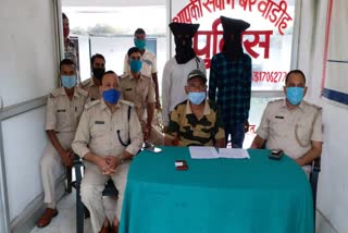 two criminal arrested in latehar, loot in latehar, crime news of two latehar, लातेहार में दो अपराधी गिरफ्तार, लातेहार में लूट, लातेहार में अपराध खबरें