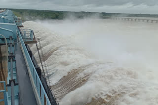 2.57 lakh cusecs Water released from Basavasagar reservoir