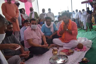 Virendra Kanwar inaugurated the cowshed in Baruhi