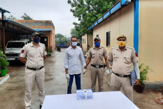 Baba Haridas Nagar Police arrested an accused with a desi pistol and cartridge