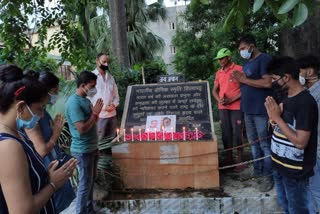 congress-workers-paid-tribute-to-martyrs-in-haldwani