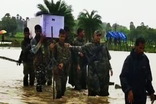 crpf-jawans-in-sukma-evacuate-people-trapped-with-corpse-in-flood