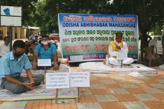 Odisha Parents Federation is on a hunger strike in front of the Na Tala