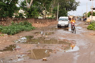 मेहंदीपुर में सड़कों की खराब स्थिति, bad condition of roads in mehandipur balaji