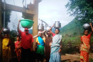 women protest for drinking water in sisadavalasa in vizianagaram district