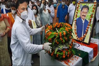 Chetan Chouhan cremated at with state honours