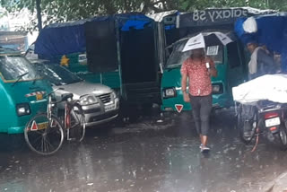 heavy rainfall in chandni chowk of delhi