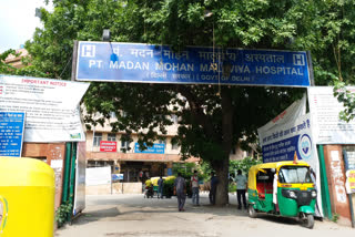 People arriving in hospitals between Corona in Delhi for treatment without fear