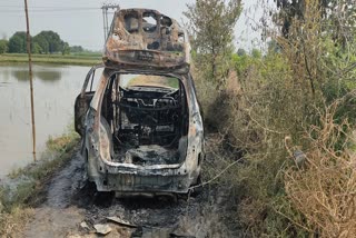 one died in fire in car in kharkhoda