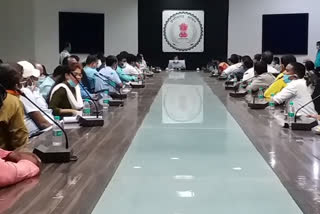 Raigarh Collector took meeting of officers regarding Corona