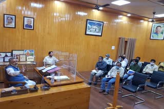 mayor-sunil-uniyal-gama-took-meeting-with-officials-of-smart-city-limited