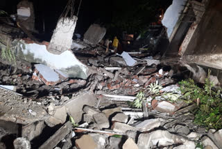 Part of vacant building collapses in Mumbai