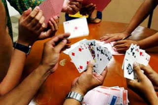 badarpur police team arrested 5 people for playing gambling