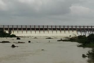 20 crashgate opened in Tungabhadra reservoir