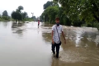 water above the road due to Heavy rains in Raisen