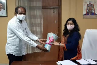 narsaraopeta sub collector takes charge