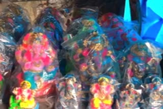 കൊവിഡ്‌ പ്രതിസന്ധി  ഗണപതി വിഗ്രഹങ്ങള്‍  Ganesh Chaturthi  Ganesha idols  COVID-19  demand for Ganesha idols dropped due to COVID-19 ahead of Ganesh Chaturthi  കൊവിഡ്‌ പ്രതിസന്ധി; ഗണപതി വിഗ്രഹങ്ങള്‍ക്ക്‌ ആവശ്യക്കാര്‍ കുറഞ്ഞുർ