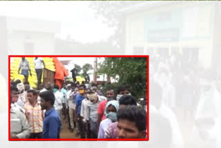 farmers heavy que line in front of mirudoddi pacs