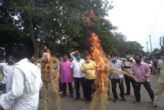 JMM burnt effigy of MP PN Singh and MLA in dhanbad