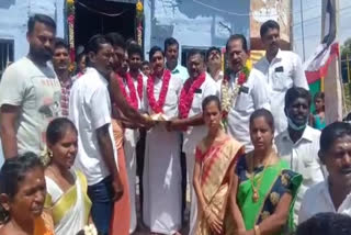 special-pooja-at-the-temple-on-the-occasion-of-sasikalas-birthday