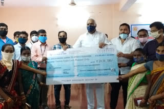 MLA koneru Konappa Distributes Cheques in kagaz nagar