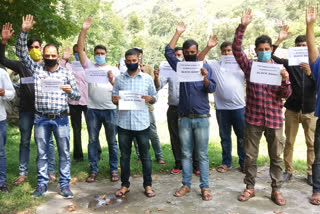 MG NREGA employees protest in Mandi and Lorraine