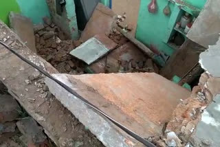 Case of falling roof of house, मकान की छत गिरने का मामला