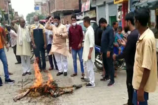 Representative of BJP MLA Nand Kishore Gurjar burnt effigy of actor Aamir Khan in Loni