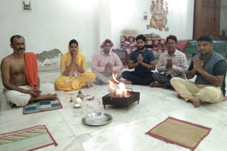 Havan for the health benefit of Minister of State for Health Atul Garg in Rahul Vihar at ghaziabad