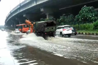 Heavy waterlogging on IGI Airport-Dhaula Kuan Road due to rain since morning