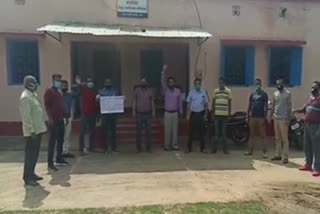 electricity-workers-protest-in-chatra