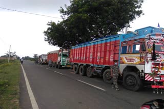Five trucks loaded with illegal sand seized in koderma