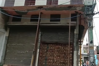 four storey building bend at hind vihar in kirari due to water logging