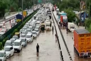 heavy rain in faridabad and gurugram causes traffic jam in NCR