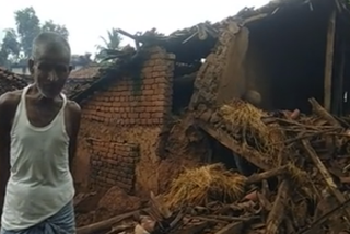 house collapse due to heavy rain in dumka