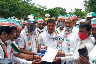 Athani Congress symbolic protest against land reform act